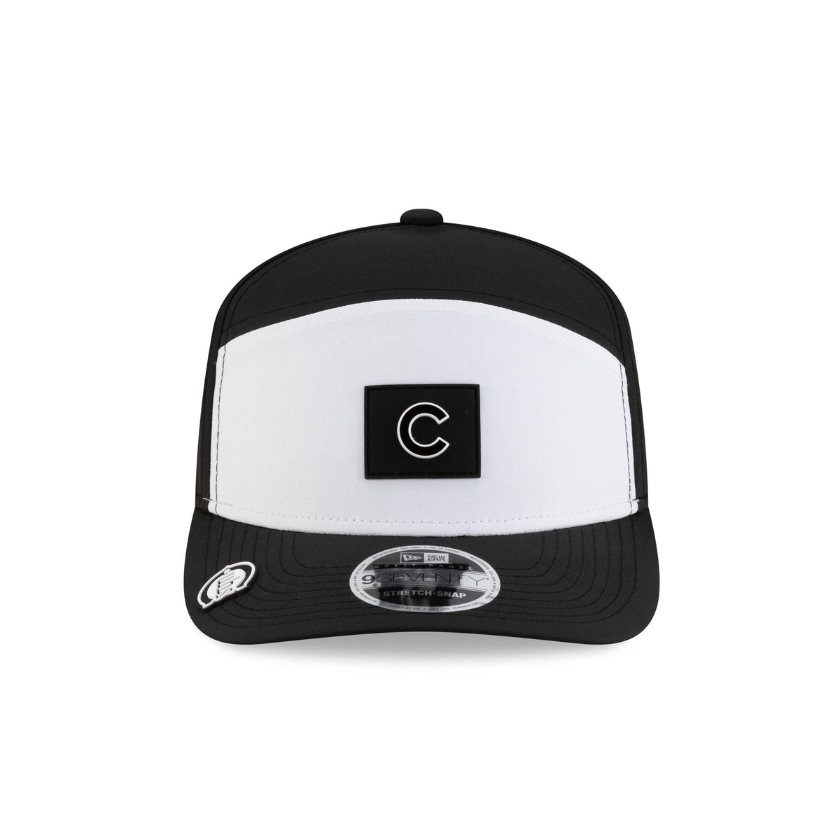 Chicago Cubs 2026 Clubhouse Black & White Split Panel 9SEVENTY Stretch-Snap Hat