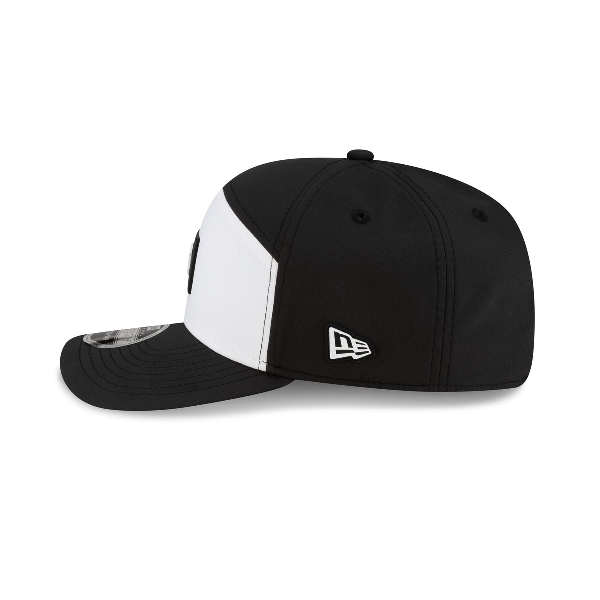 Chicago Cubs 2026 Clubhouse Black & White Split Panel 9SEVENTY Stretch-Snap Hat